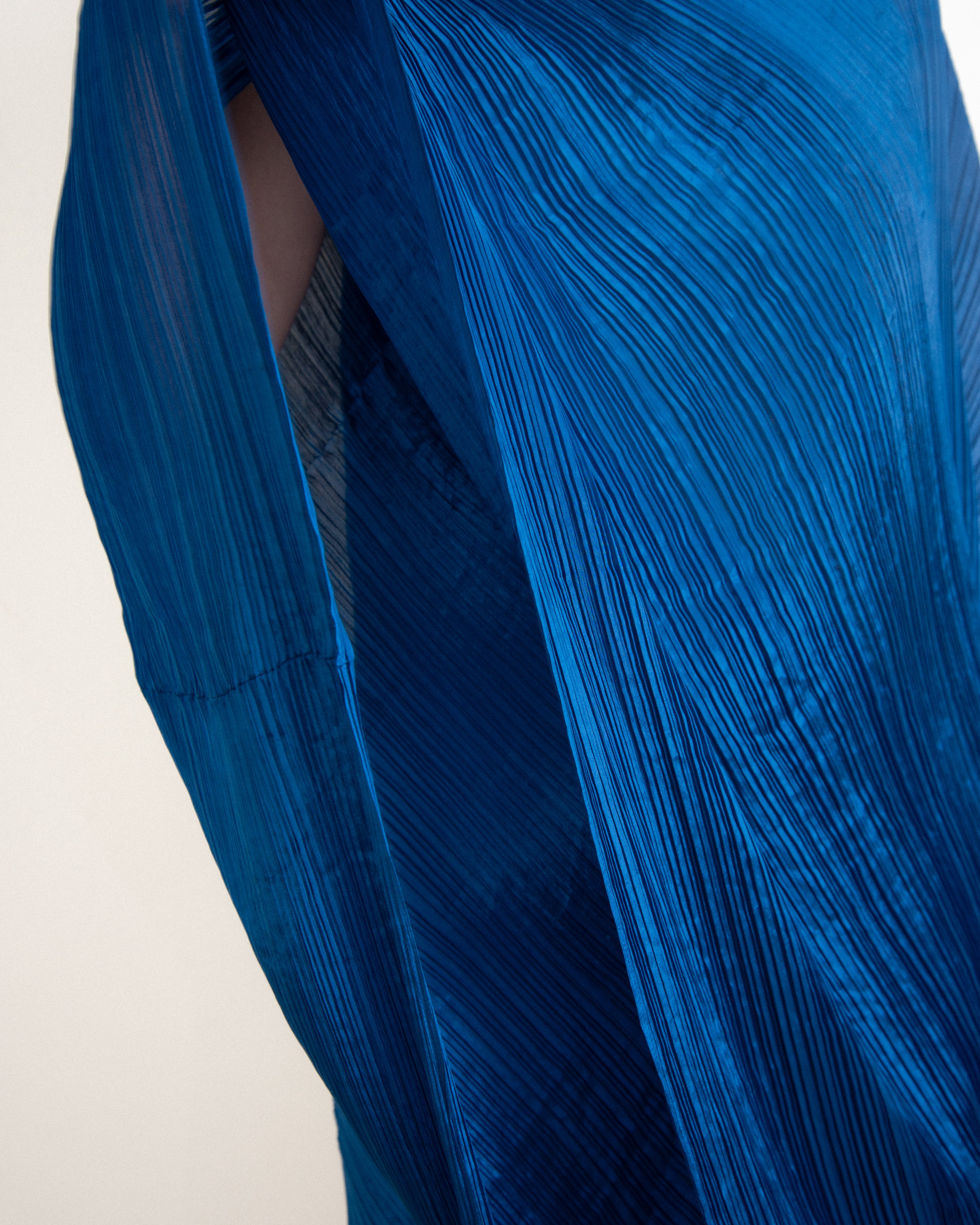 Pleats Please Large 'Madame T' Stola – Laan Amsterdam