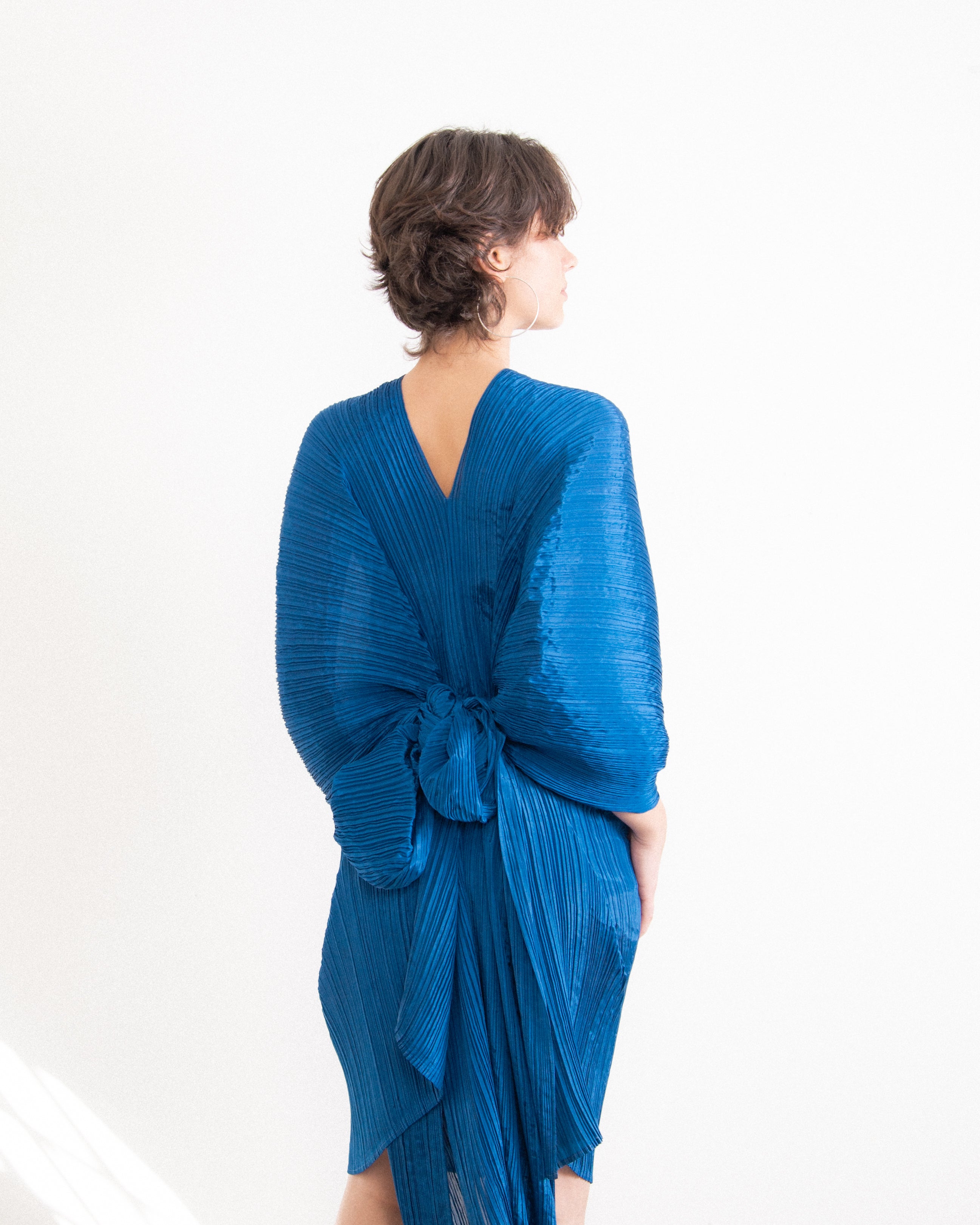 Pleats Please Large 'Madame T' Stola – Laan Amsterdam